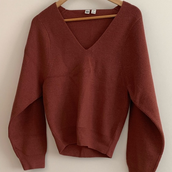 Uniqlo U sweater in blush pink - Picture 1 of 5